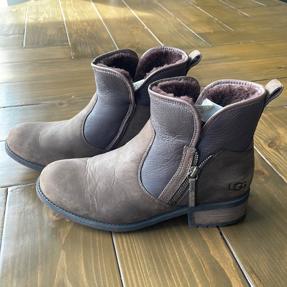 UGG Lavelle Brown Chelsea Boots - Size 9